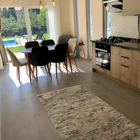 Riverside Deluxe-b Villa