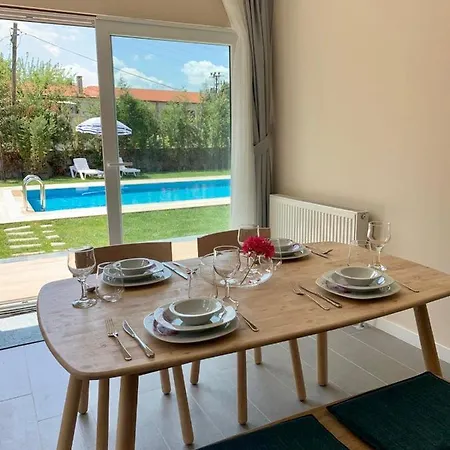 Riverside Deluxe-b Villa